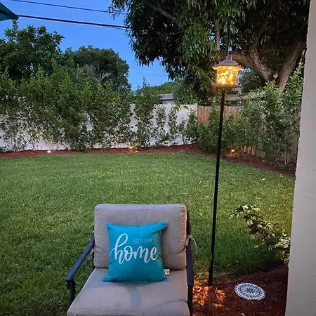 Spacious Home Near Downtown & The Beach Delray Beach Exterior photo